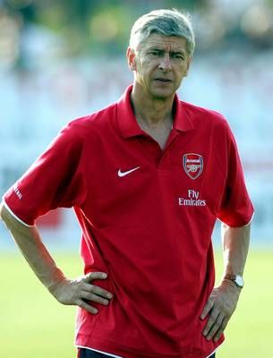 الفرنسي آرسين فينجر المدير الفني لارسنال الانجليزي