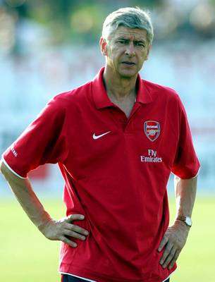 الفرنسي آرسين فينجر المدير الفني لارسنال الانجليزي