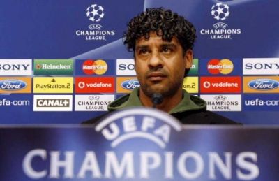 الهولندي ريكارد المدير الفني لبرشلونة الاسباني 