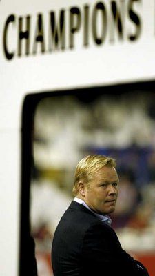 الهولندي رونالد كومان المدير الفني لفالنسيا