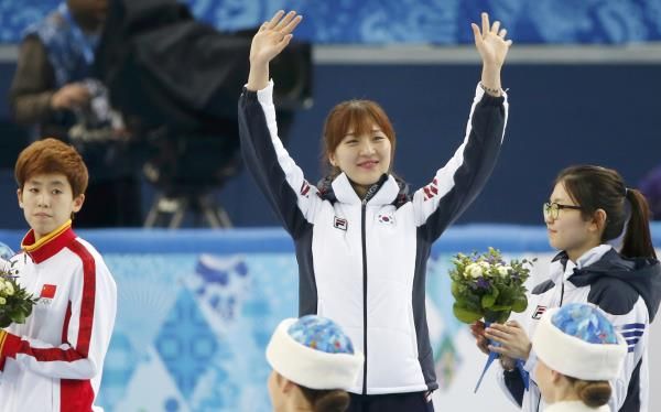 2014-02-21t200901z_403977683_lr2ea2l1jyq3r_rtrmadp_3_olympics-shorttrack_reuters