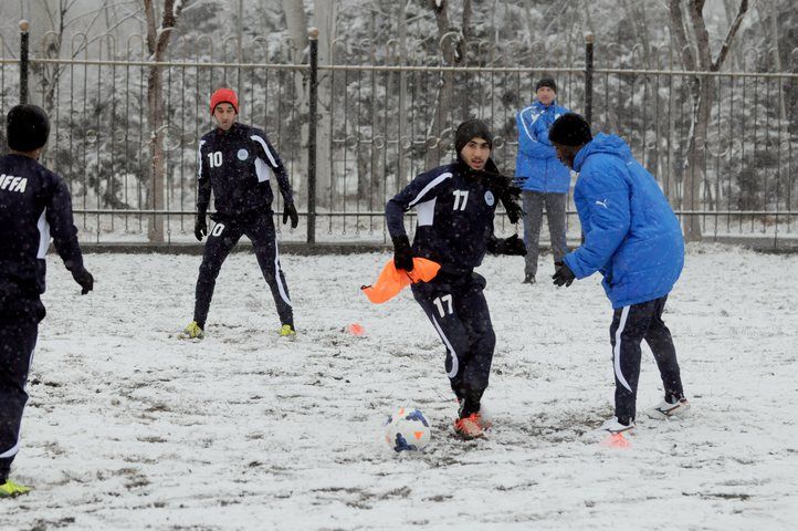 جانب من تدريبات الرفاع وسط الثلوج