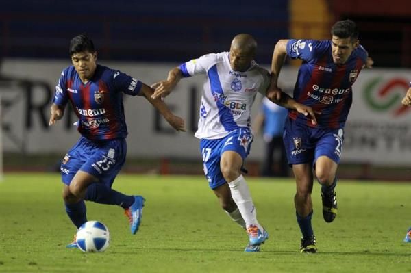 جانب من المباراة التي جمعت بين أتلانتي وبويبلا