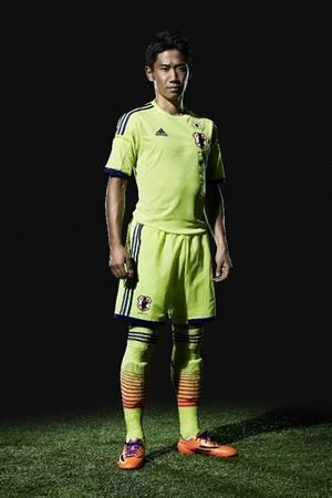 شينجي كاغاوا بقميص المنتخب الياباني الجديد