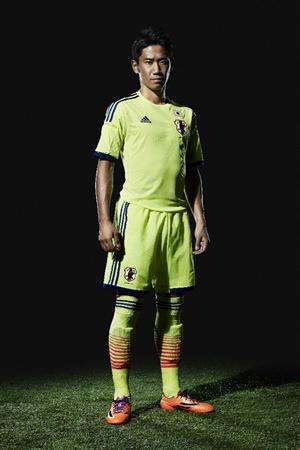 شينجي كاغاوا بقميص المنتخب الياباني الجديد