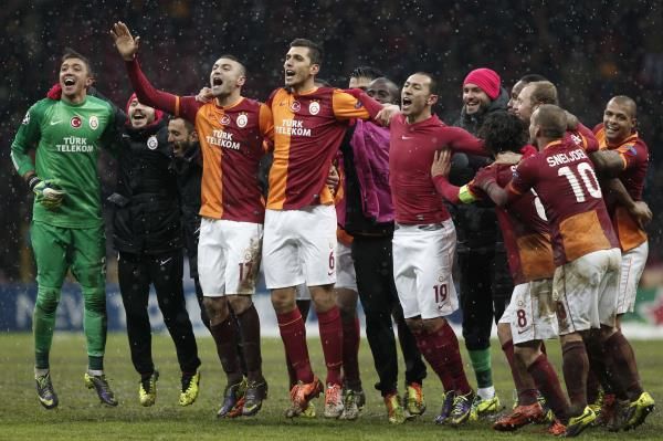 2013-12-11t152122z_441931872_gm1e9cb1sth01_rtrmadp_3_soccer-champions_reuters