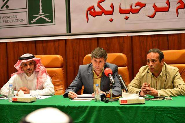 لوبيز متحدثا في المؤتمر الصحفي اليوم