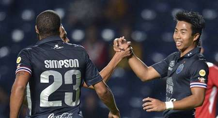 كيتيفونج بلويمجاي (يمين)