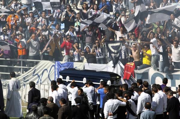 2012-12-06t010127z_1581983255_gm1e8c60p0w01_rtrmadp_3_soccer-colombia-calero_reuters