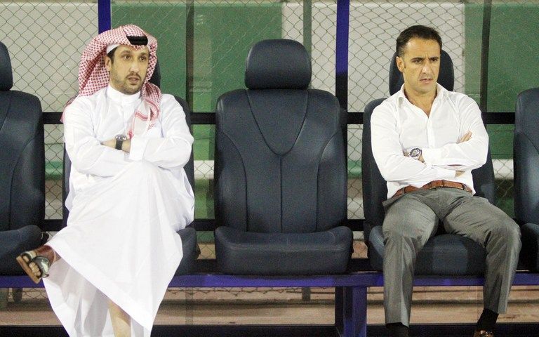 فيتور بيريرا بجوار رئيس نادي الاهلي