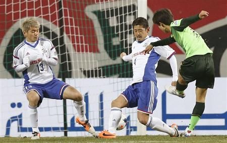 لاعب الوسط الكوري لي سيونغ كي عند تسجيله الهدف الثاني لجيونبوك