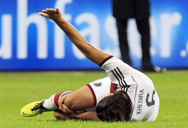 2013-11-15t215629z_1588867178_gm1e9bg0gdk01_rtrmadp_3_soccer-friendly_reuters