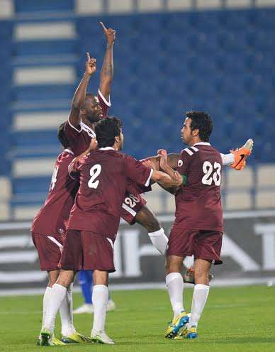 باسكال يحتفل مع لاعبي النصر بالهدف الأول