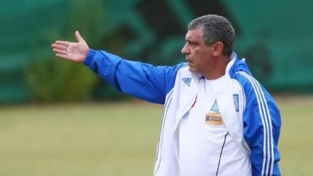 سانتوس المدير الفني للمنتخب اليوناني