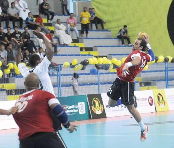 المصري  حسين زكي  نجم الاهلي الاماراتي