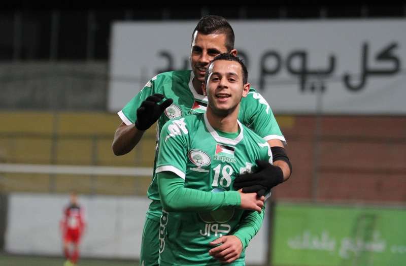 فرحة ابو رحال بتسجيله الهدف الثاني في شباك الامعري