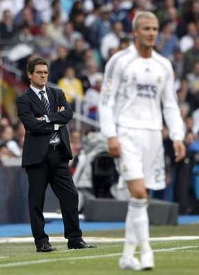 دافيد بيكهام (يمين) و فابيو كابيللو (يسار)