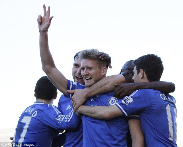 article-0-1bf0feea00000578-242_634x507