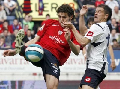 أندريس دي أليساندرو صاحب القميص الابيض