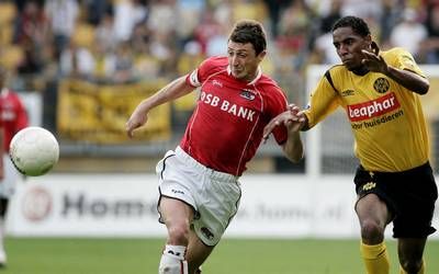 المغربي البكاي بوشيبة صاحب القميص الاصفر