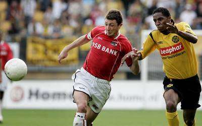 المغربي البكاي بوشيبة صاحب القميص الاصفر