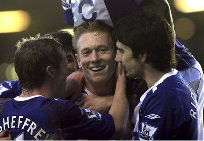 مايكل فورسيل - مهاجم بيرمنجهام سيتي - يحتفل بهدفه بالمباراة