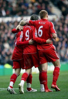 فيرناندو توريس يحتفل بتسجيله هدف ليفربول الاول