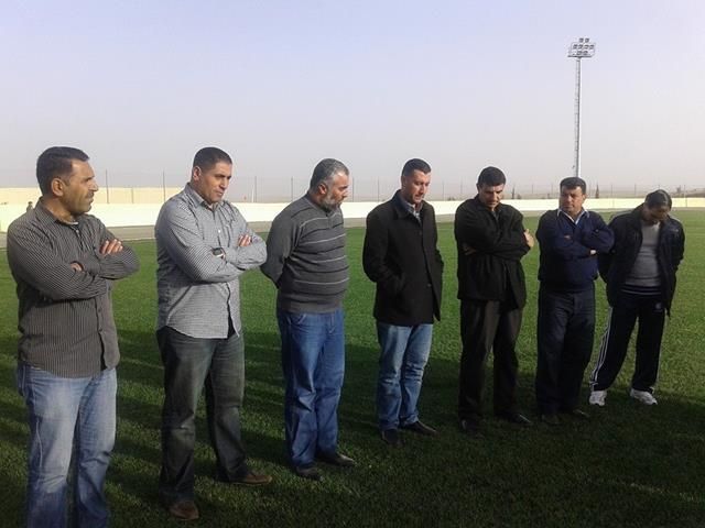عبد القادر مع ادارة ذات راس في ارض الملعب التدريبي مساء اليوم