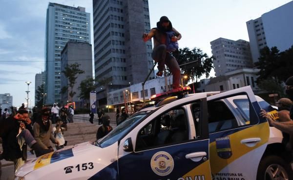 2014-02-05t173807z_1171680893_gm1ea2604ai01_rtrmadp_3_brazil-protests_reuters