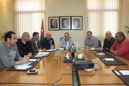 جانب من اجتماع زريقات مع الجهاز الفني لمنتخب النشامى مساء اليوم 