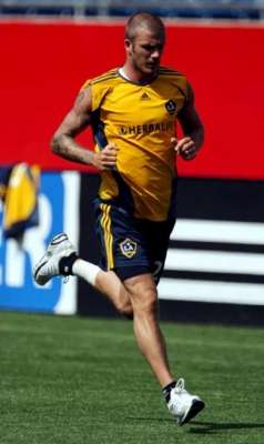 النجم الانجليزي دافيد بيكهام - سيتدرب مع الارسنال