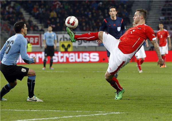 صورة من مباراة أوروجواي والنمسا 