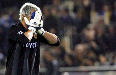 حارس نادي فالنسيا الاسباني المخضرم كانيزاريس