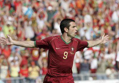 باوليتا يحتفل بأحد أهدافه مع منتخب بلاده في مناسبة رياضية سابقة 