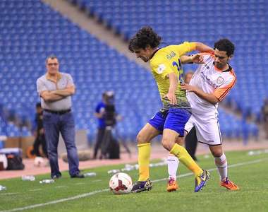 السويح يتابع المباراة من على الخط