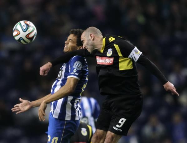 2014-03-09t205033z_304572596_gm1ea3a0dco01_rtrmadp_3_soccer-portugal_reuters