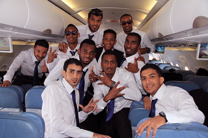 لاعبو الفتح في الطائرة التي اقلتهم الى ايران