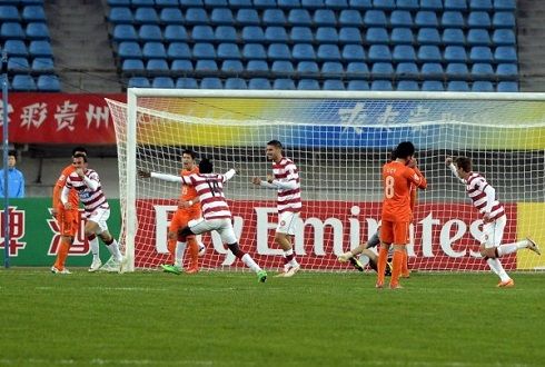 فرحة لاعبي فريق ويسترن الاسترالي بعد تسجيلهم بمرمى قويتشو الصيني