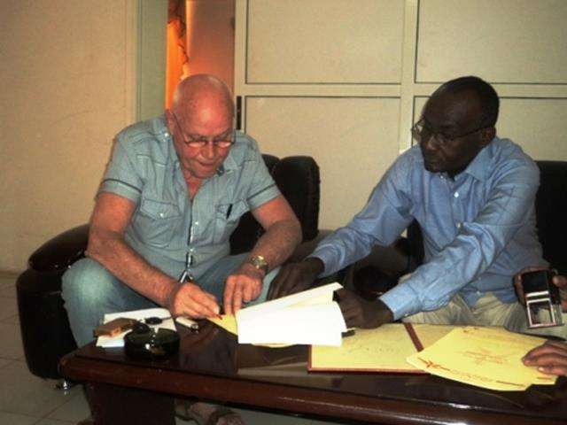 الالماني اوتوفستر يوقع العقد مع المريخ في حضور الامين العام