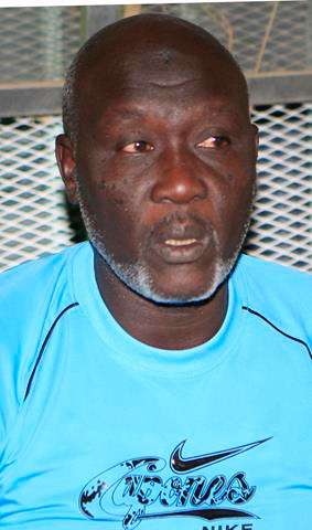 المدرب محمد جمعة في أول ظهور له اليوم مع الأمل