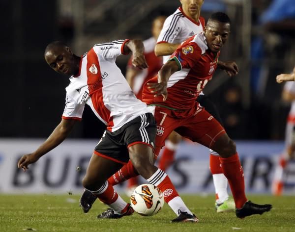 2013-09-27t011248z_797679241_gm1e99r0pis01_rtrmadp_3_latam-soccer_reuters