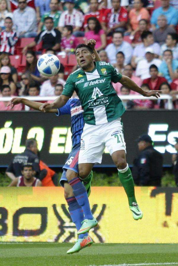 جانب من المباراة التي جمعت بين فريقي تشيفاس جوادالاخارا وليون 