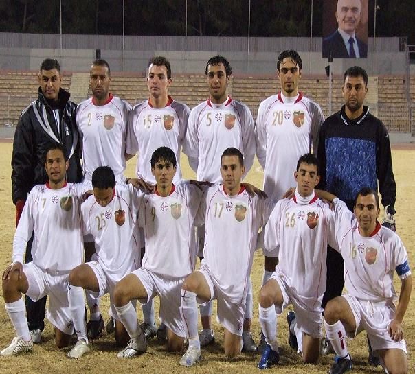 فريق العربي قبل اللقاء وبعدسة كووورة