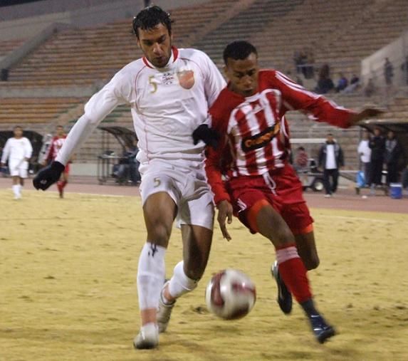 صورة من اللقاء وصراع بين شحدة الشباب وعمار العربي وبعدسة كووورة