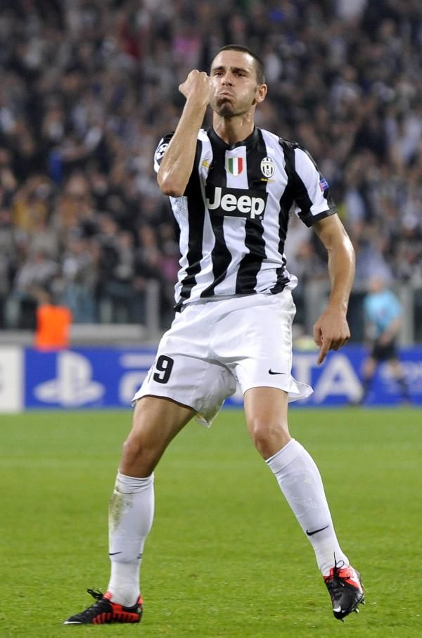 2012-10-02t195331z_1917568055_gm1e8a30arh01_rtrmadp_3_soccer-champions_reuters