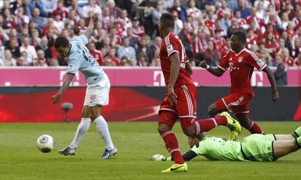2013-10-19t143806z_843021350_bm2e9aj1a0z01_rtrmadp_3_soccer-germany_reuters