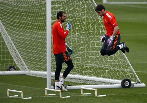 2013-10-22t100313z_228792668_gm1e9am1dyr01_rtrmadp_3_soccer-champions_reuters
