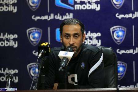 الجابر متحدثا في المؤتمر الصحفي مساء اليوم