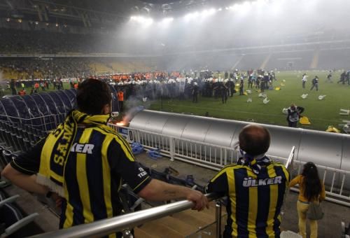 2012-05-12t202608z_01_ist21_rtridsp_3_soccer-turkey_reuters