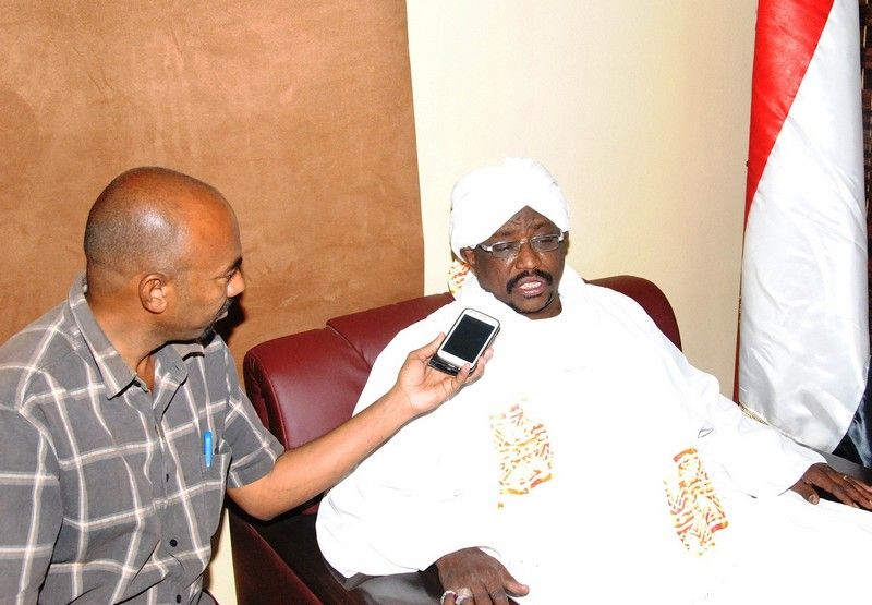 وزير الشباب والرياضة ومراسل كووورة